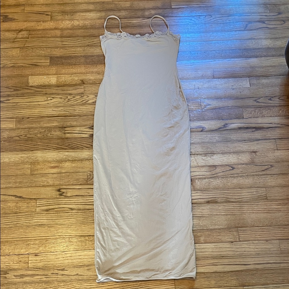 SKIMS Light Tan Lace-Trim Spaghetti Strap Maxi Slip Dress Sz L